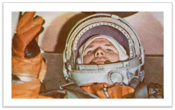 Gagarin-astronauta-ruso-595x374 El Panteón de los Dioses Marxistas I. La diosa Materia.